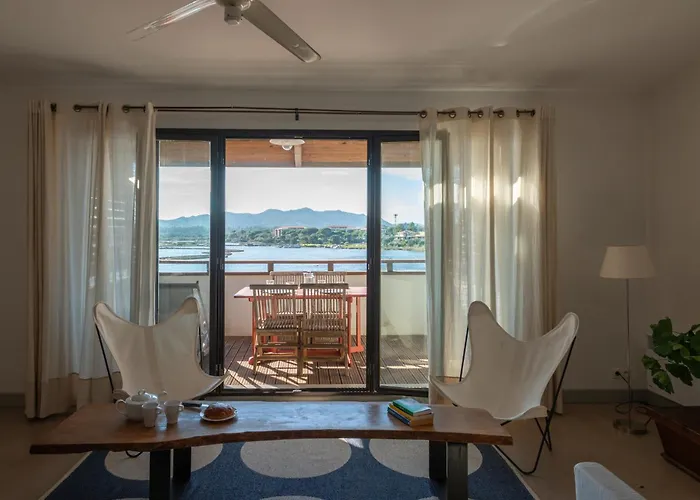 Les Salins Apartment *