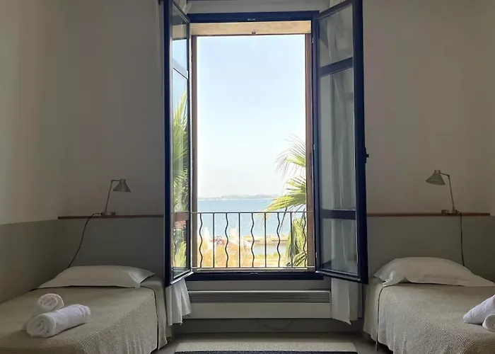 Les Salins Apartment *